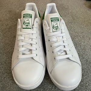 Selling Adidas Men’s Sneakers size 7 Never worn!!